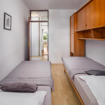 Miha Apartment *